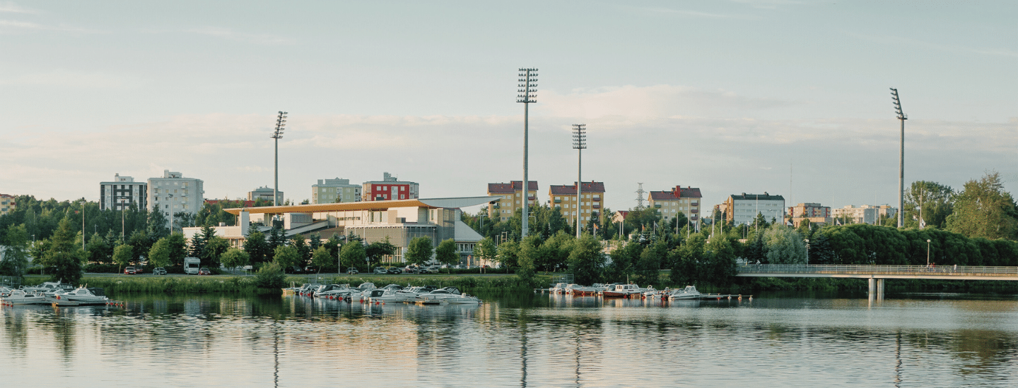 Raatin stadion mereltä päin kuvattuna